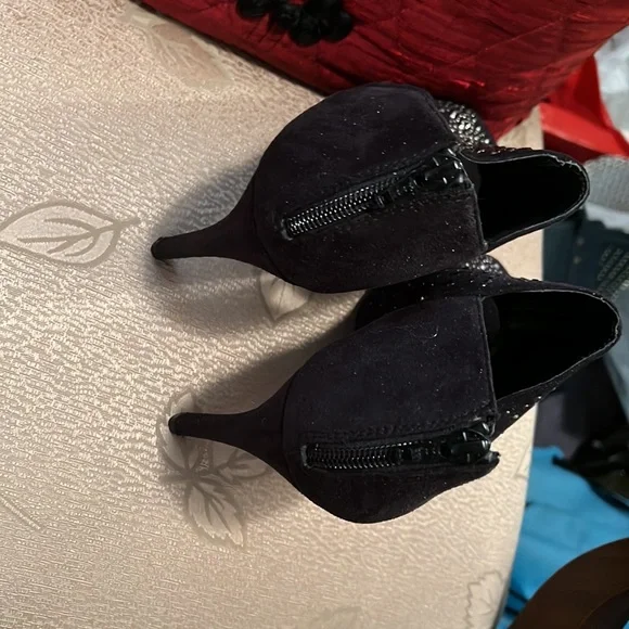 Sparkling and beautiful by Jennifer Lopez. - Picture 4 of 11